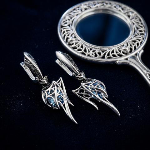 Серьги из золота c бриллиантами и топазами